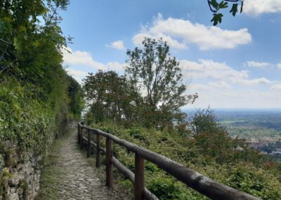Montevecchia e parco del Curone, anello da Lomagna (Lecco)