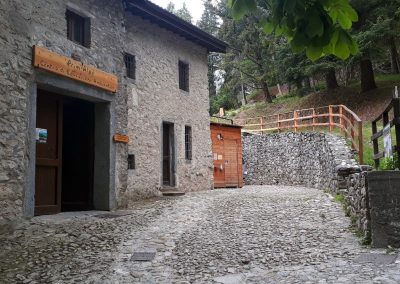 Sentiero dello Spirito del Bosco e Sentiero geologico da Canzo Gajum