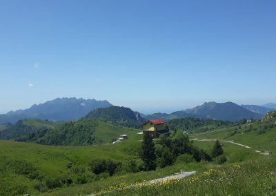Escursione rifugio nicola e piani di artavaggio dal culmine di san pietro