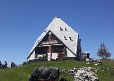 Escursione rifugio nicola e piani di artavaggio dal culmine di san pietro