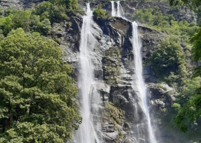 Parco delle Marmitte dei Giganti e Cascate dell’Acquafraggia, anello da Chiavenna (Sondrio)